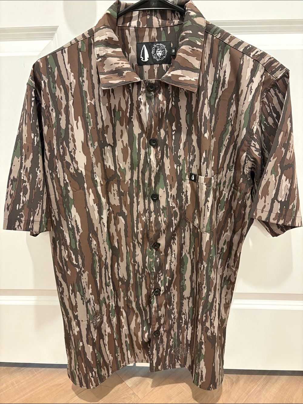 Short-Sleeve Button-Down Shirt in Brown & Green Camo